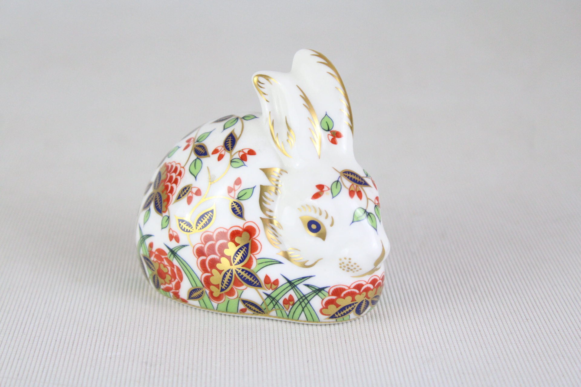 Royal crown derby meadow rabbit with gold stopper