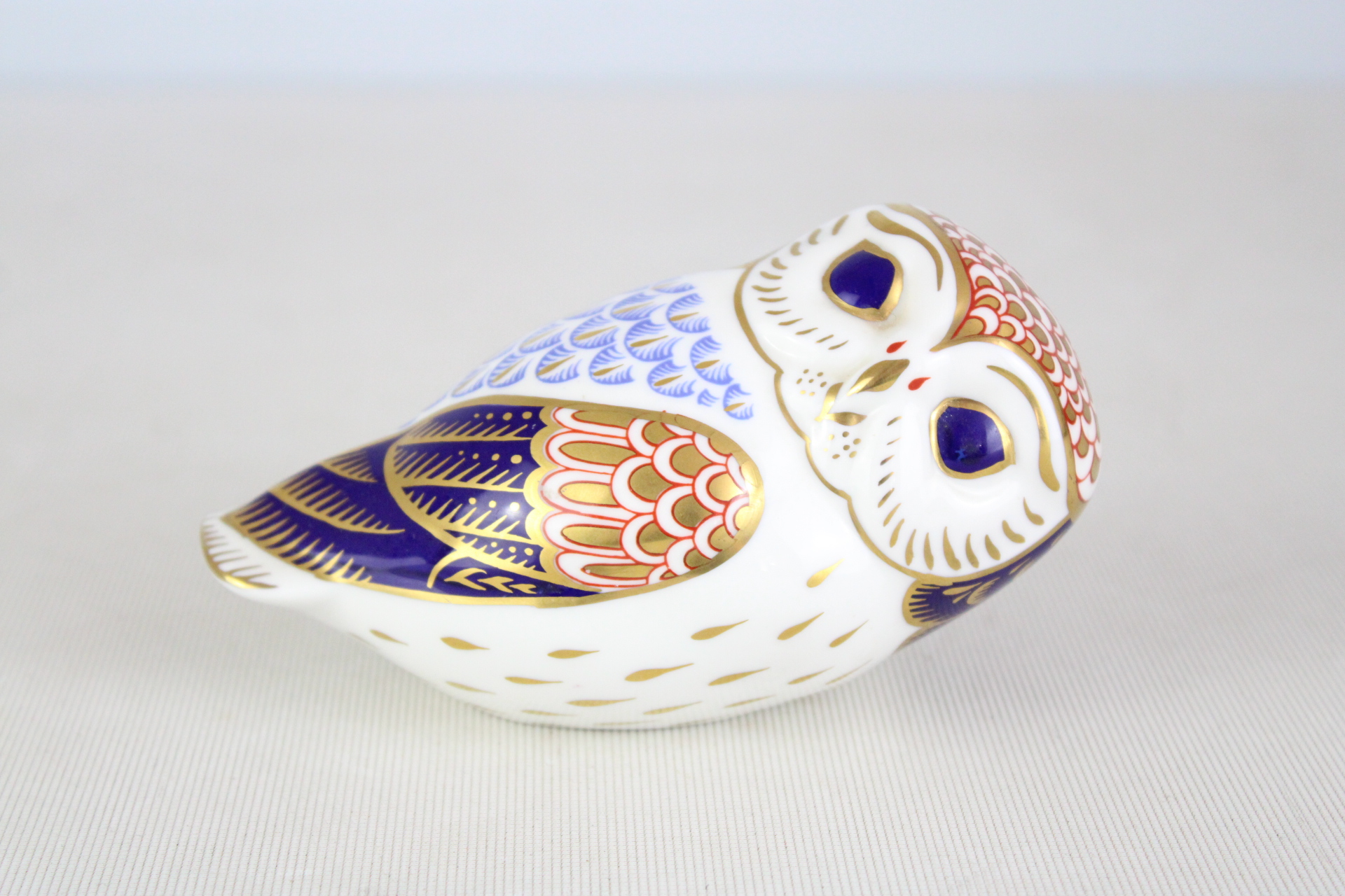 Royal crown derby owl with silver stopper