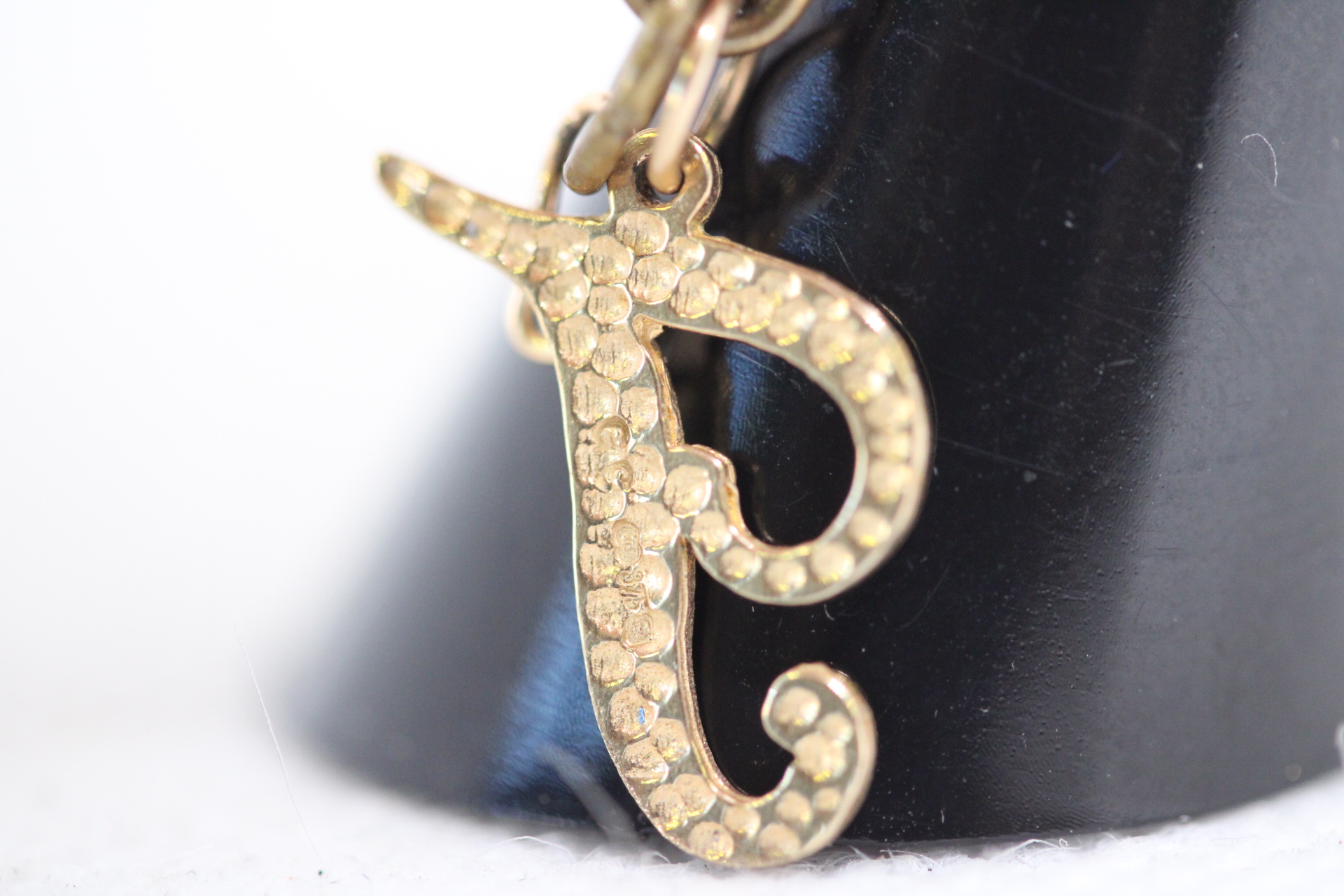 9ct Gold 'J' pendant