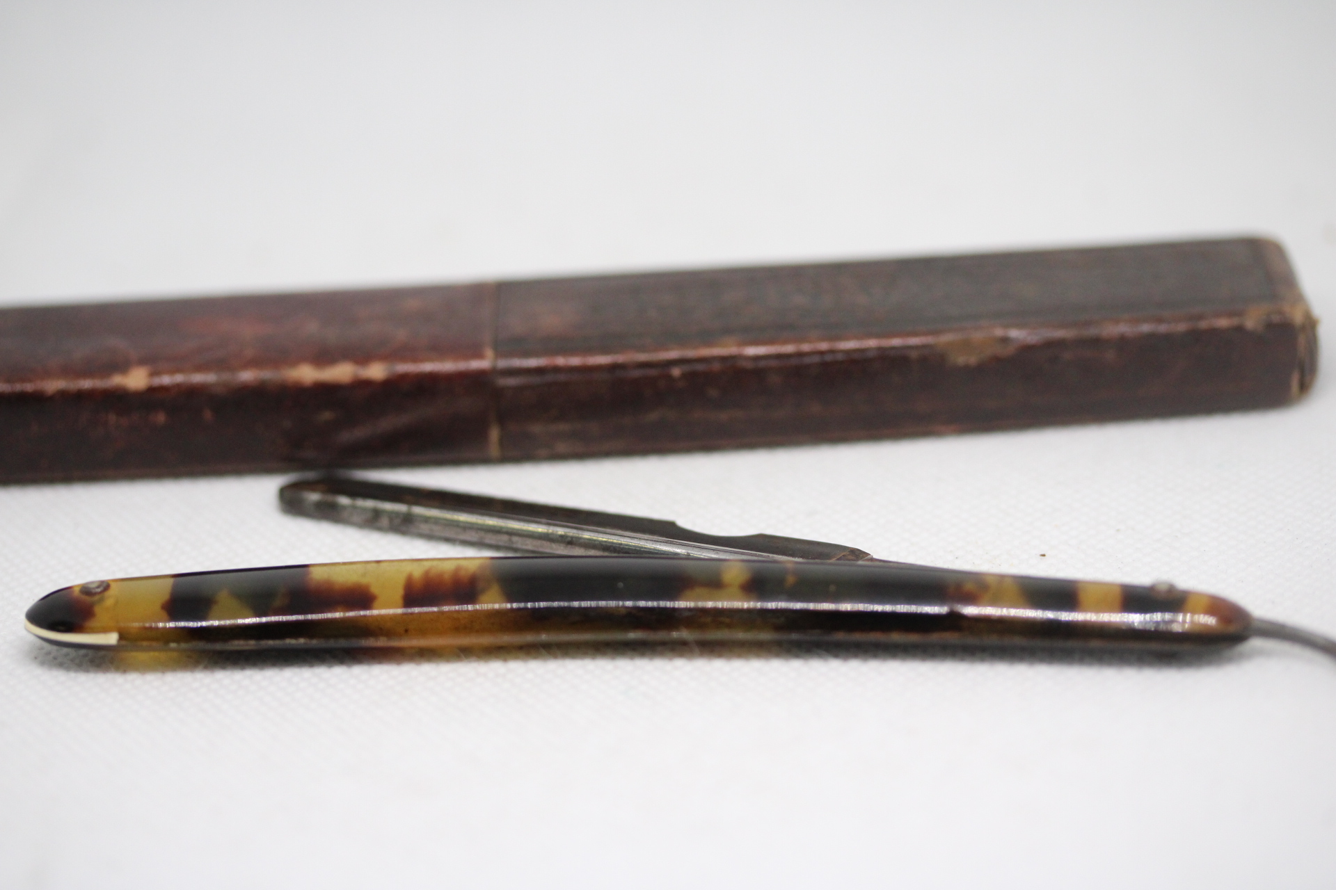 Tortoise shell cut throat razor & case