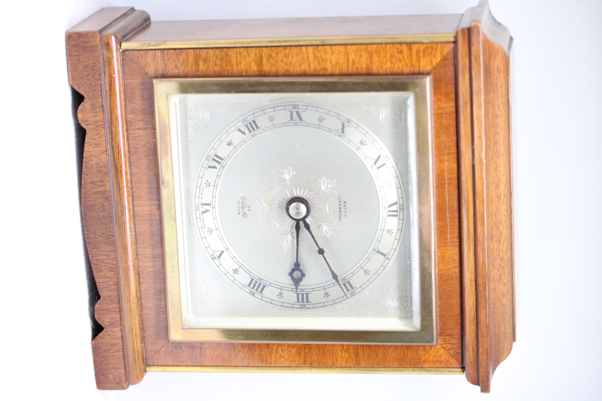 Batty Liverpool an Elliot clock
