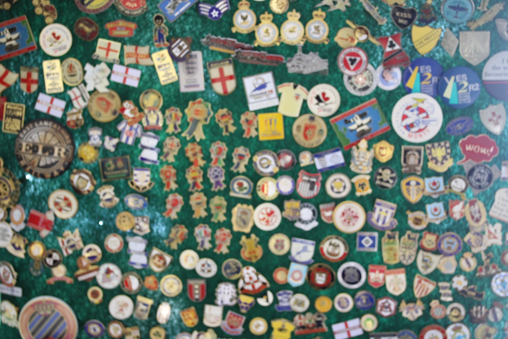 Large collection of pin brooches - mainly football