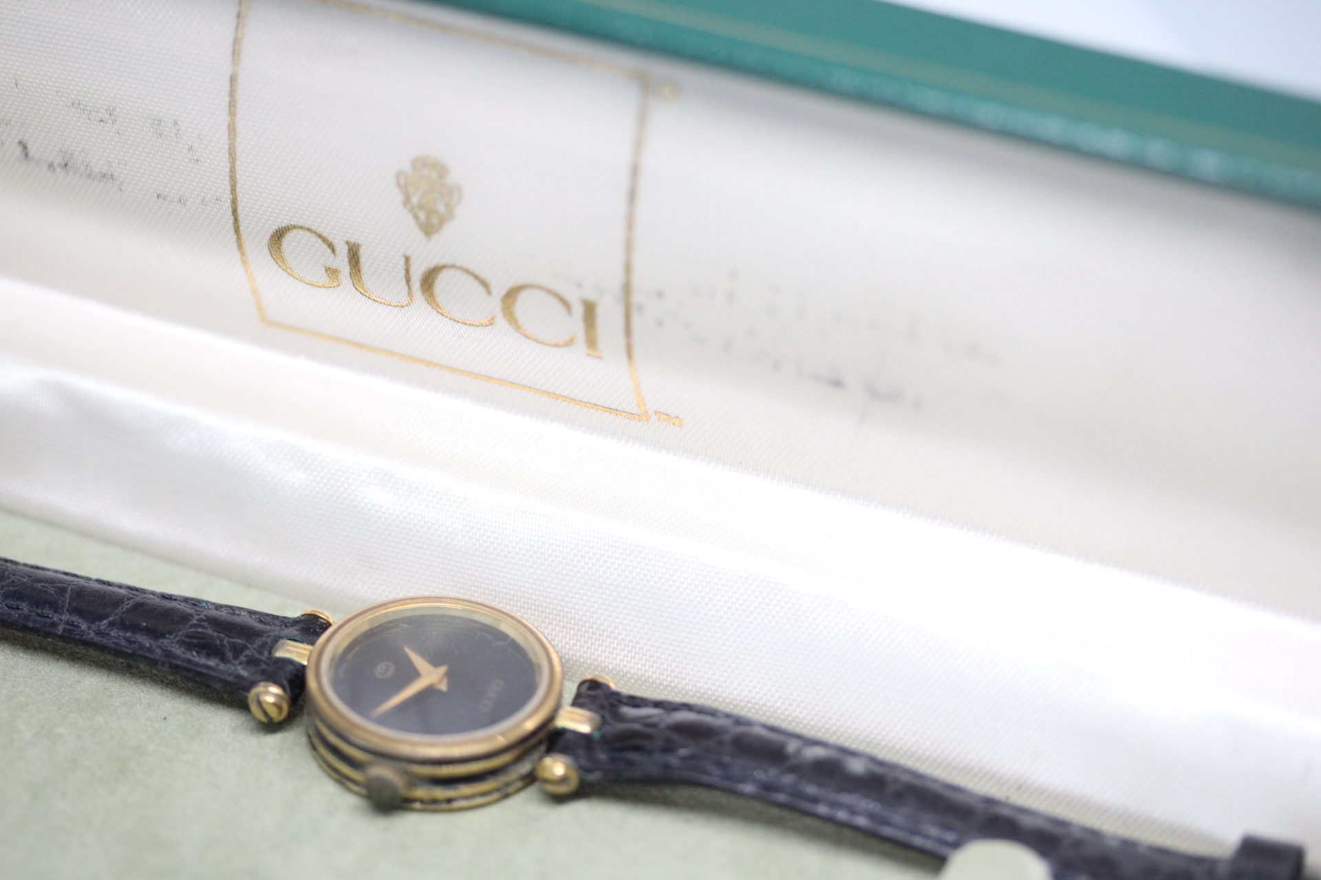 Ladies Swiss Made Gucci Quartz Watch in Box.