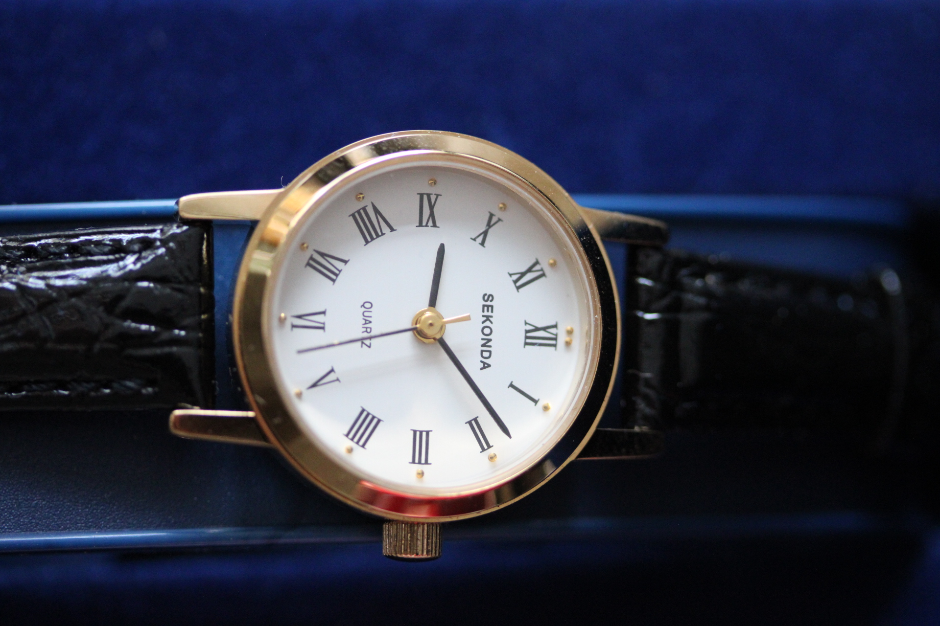 Ladies Sekonda Dress Quartz Watch in Box.