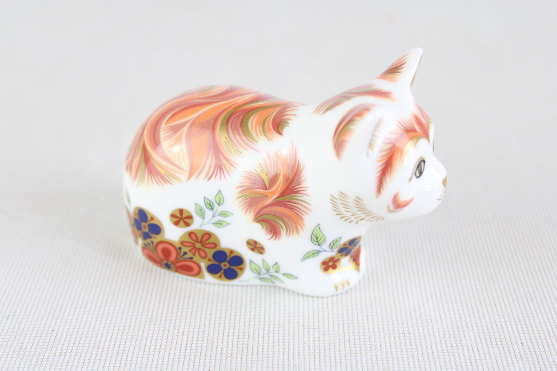 Royal crown derby kitten spice with gold stopper