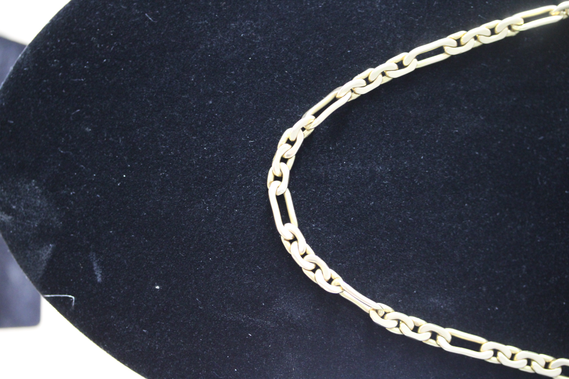 Heavy 18ct gold figaro style necklace Weight 48.3g Length 49 cm