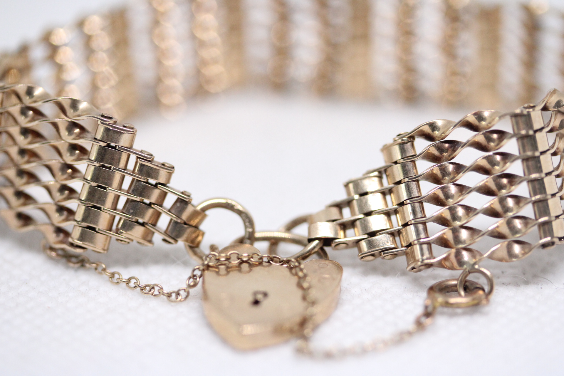 9ct Gold gate bracelet with heart shaped locket & safety chain Weight 19.5g