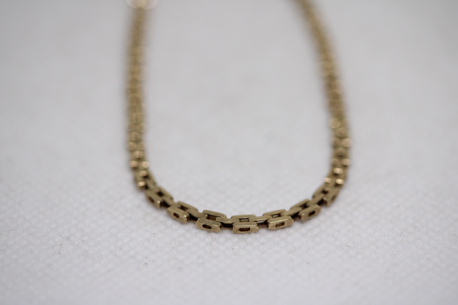 9ct Gold bracelet Weight 5.6g