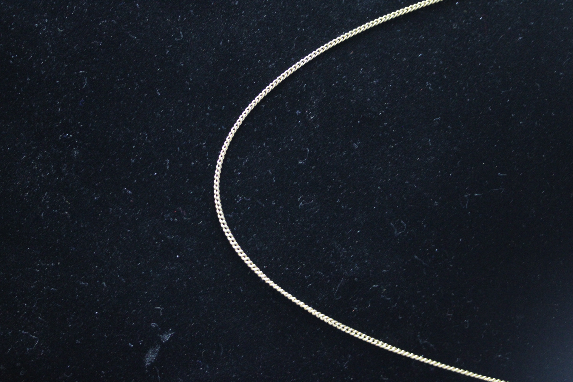 9ct Gold necklace Weight 3.7g