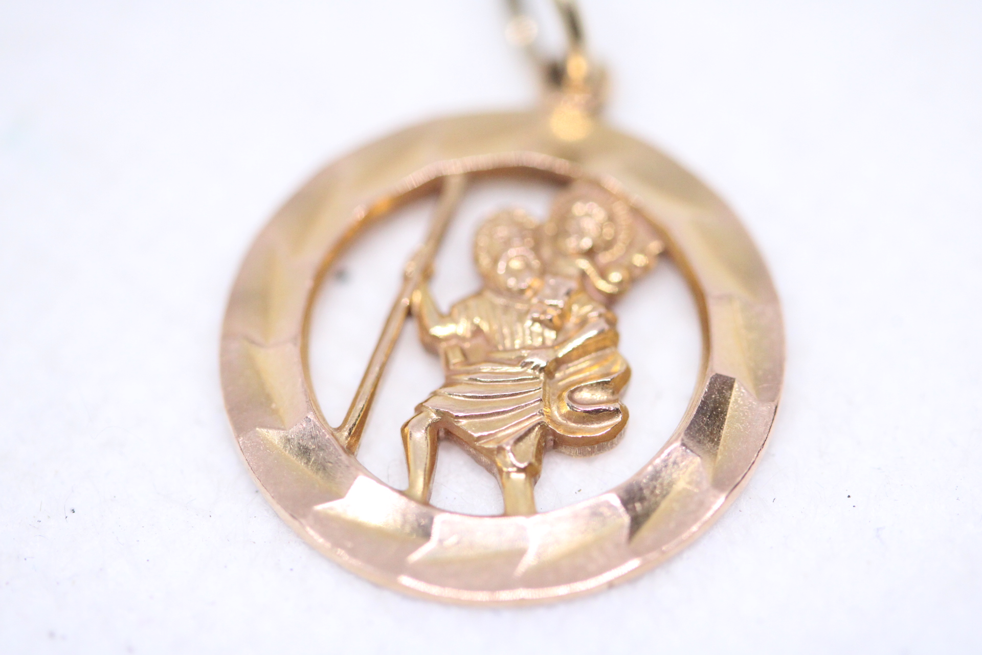 9ct Gold pendant Weight 4.3g