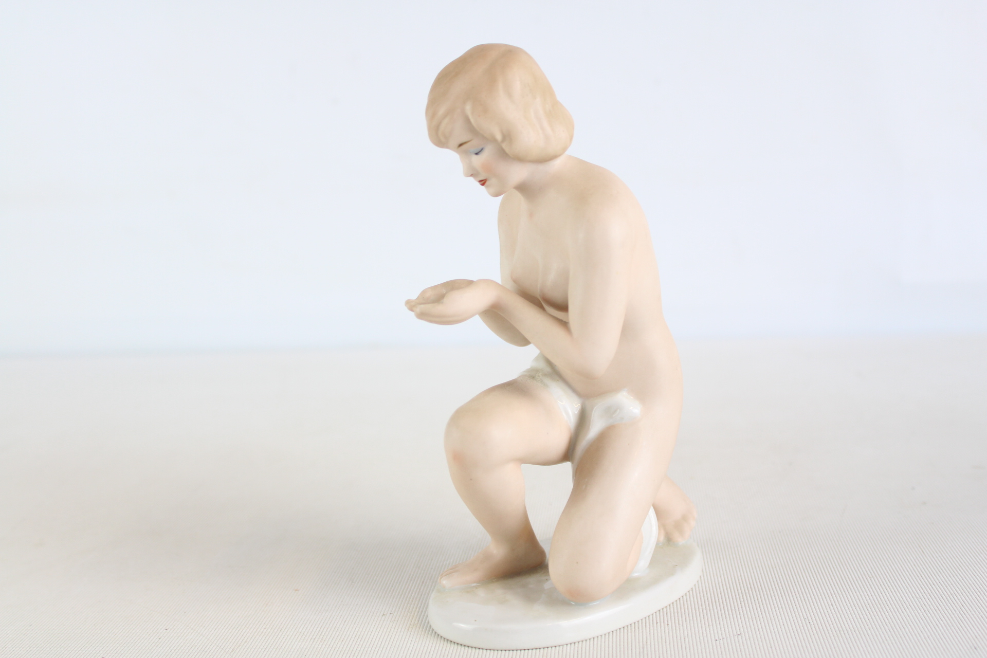 Wallendorf Germany Porcelain Kneeling Female Nude Figurine