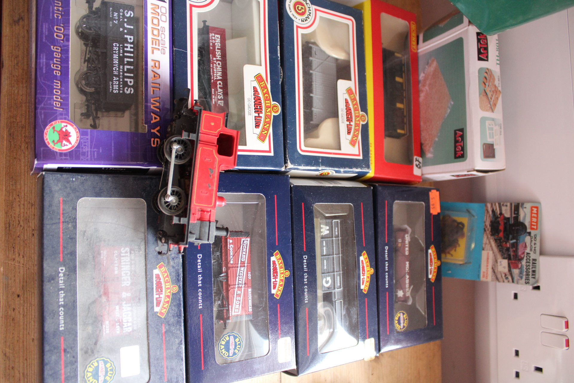 A Collection of Bachmann Branch-Line, Hornby, and Mainline OO Gauge Model Railway Locomotives, Rolling Stock, and Accessories
