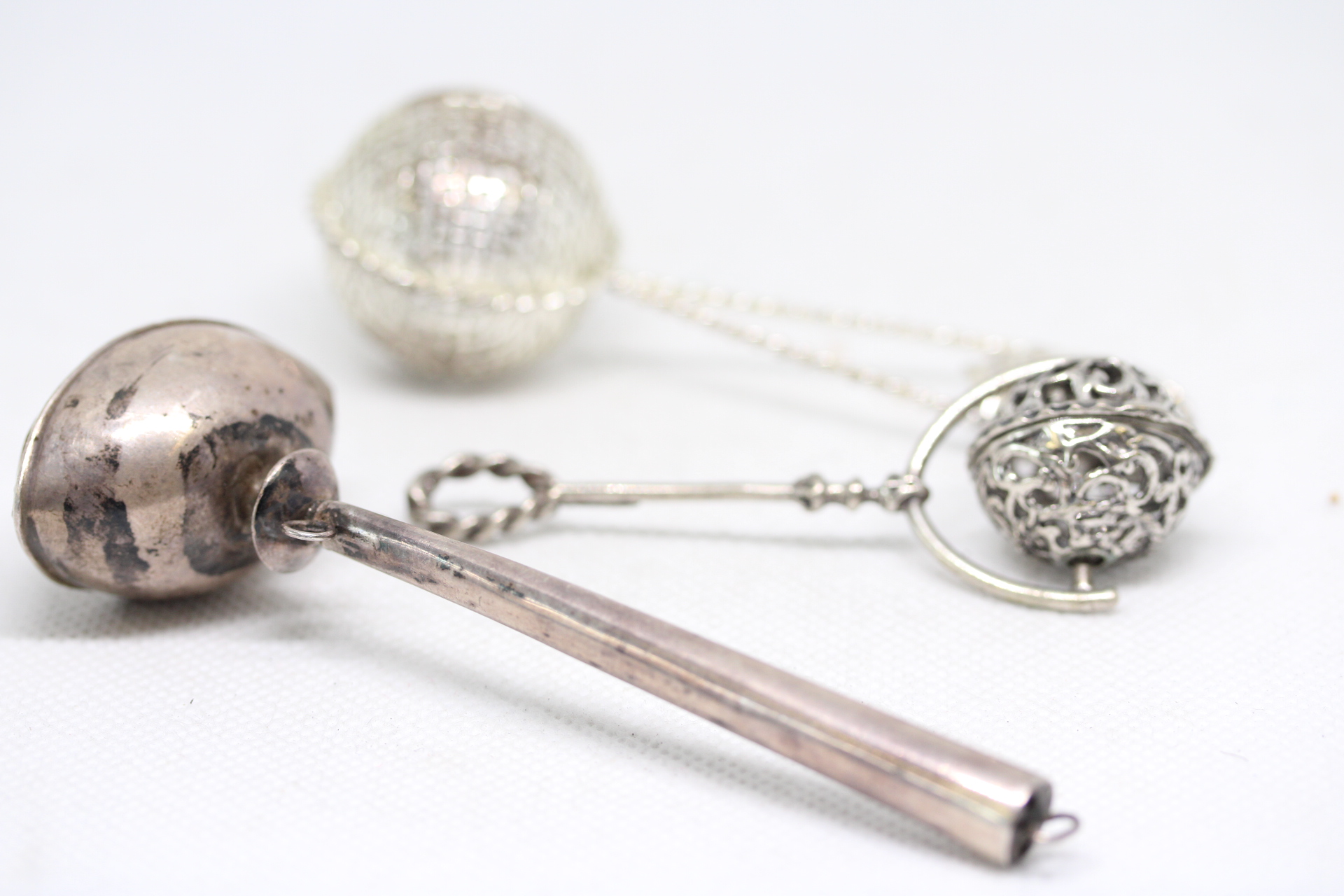 3x White metal babies rattles 46.7g