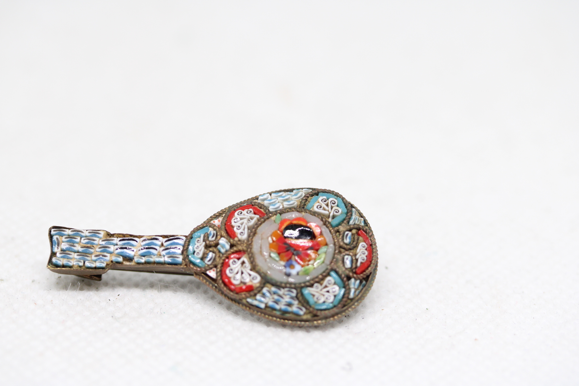 Micro mosaic brooch in the form of a bango
