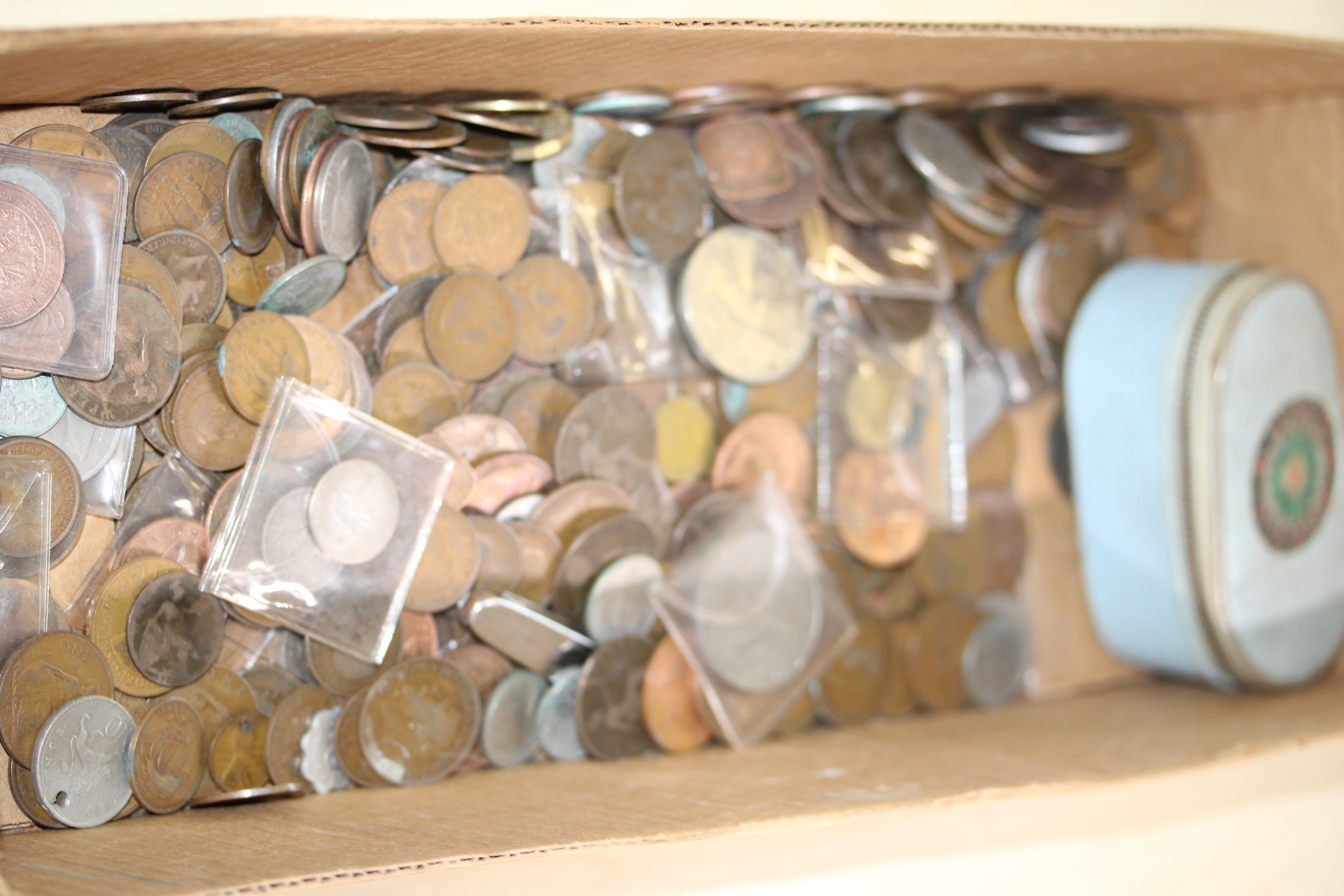 Large collection of unsorted British & world coins - some early