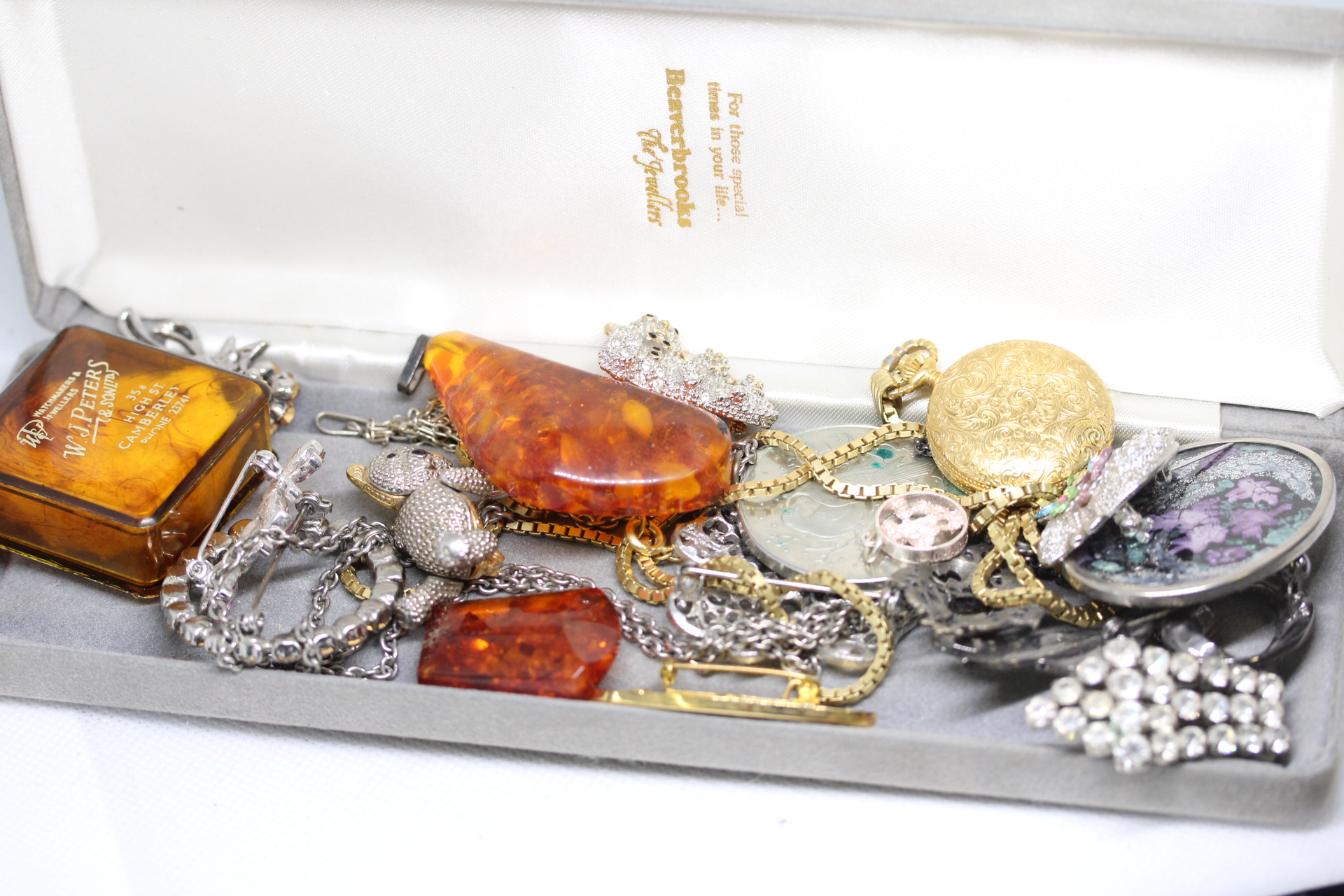 Good collection of unsorted costume jewellery