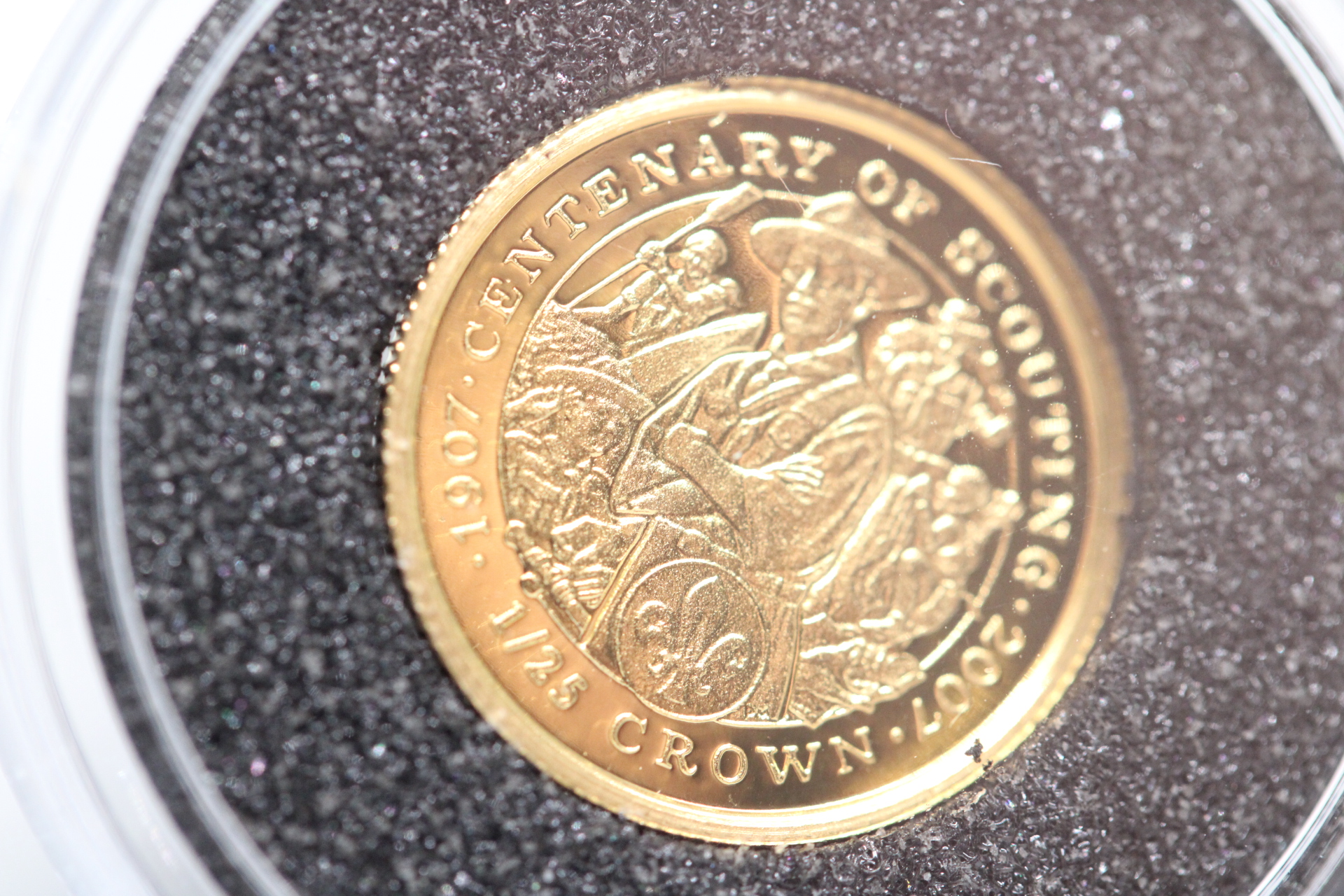 2007 centenary of scouting miniature proof gold coin 1 crown 999.9/1000 gold 13.92mm