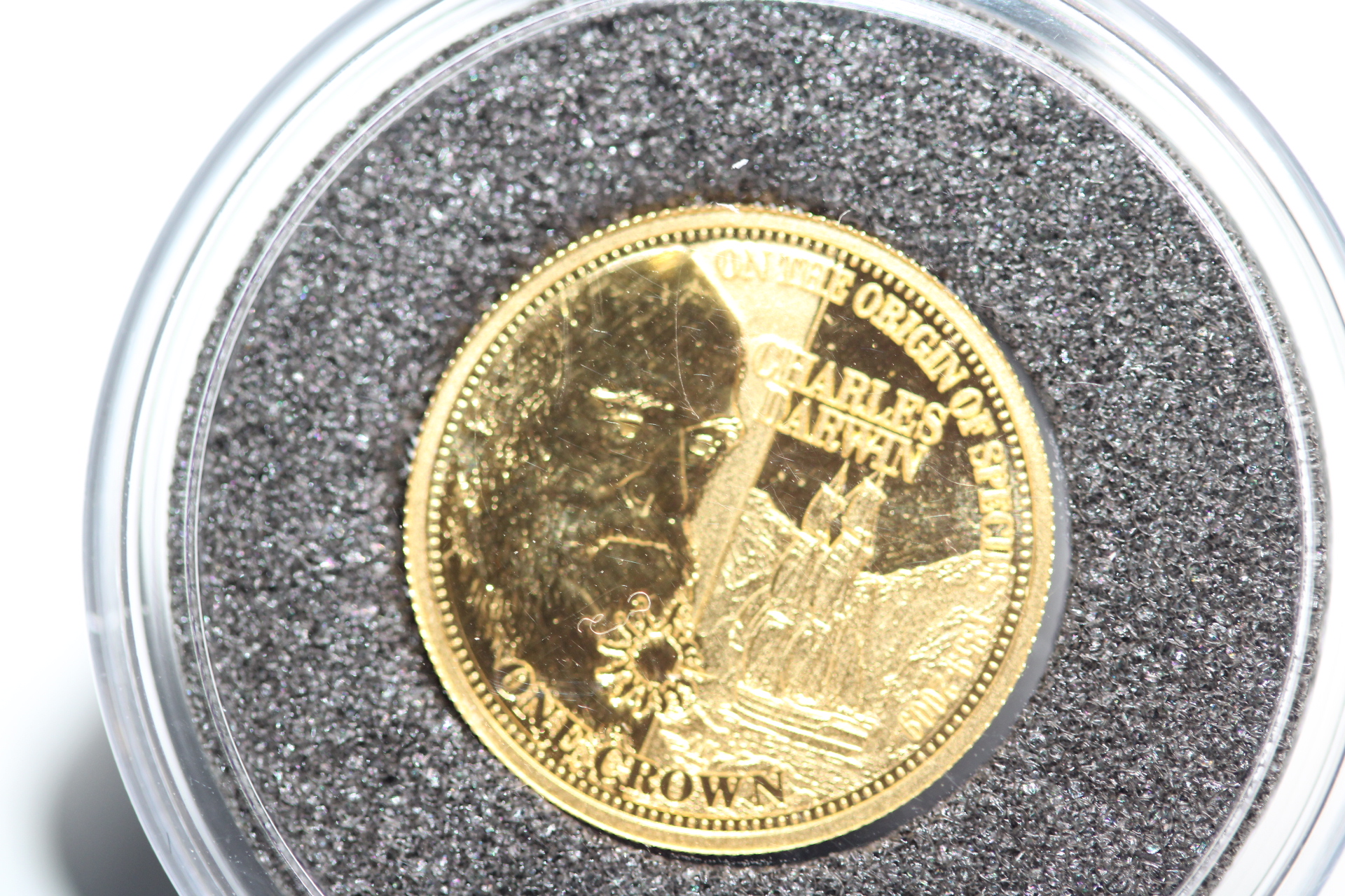 2009 Charles Darwin gold coin 999.9/1000 gold 1 crown 13.92mm