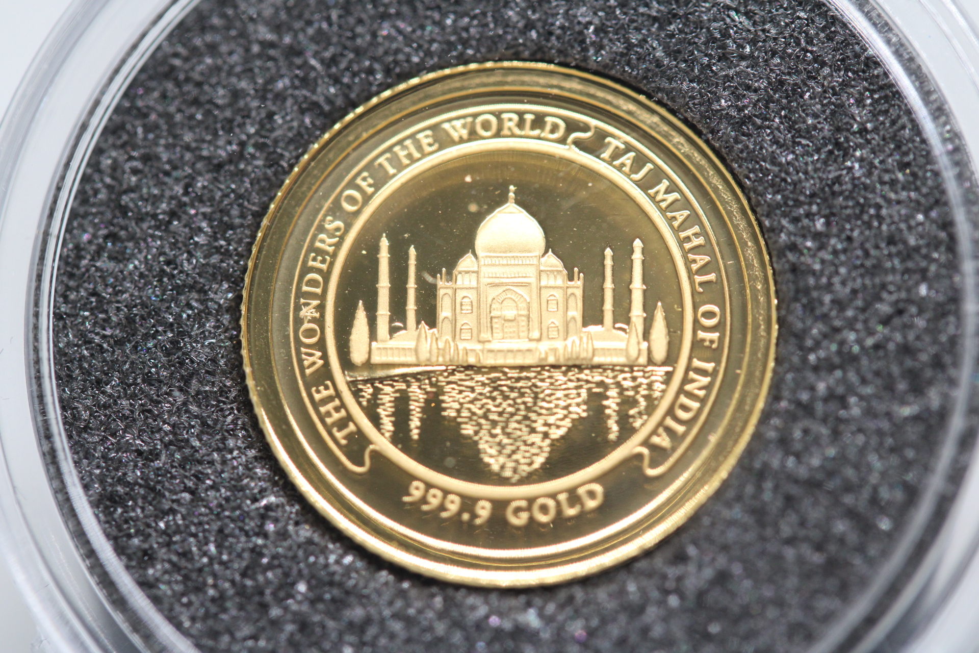 Taj Mahal of India gold proof coin 999.9/1000 gold 14.1mm