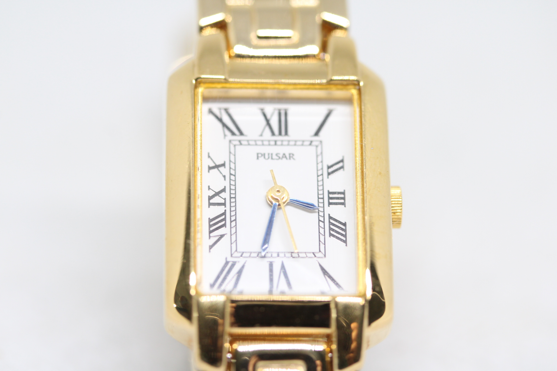 Ladies Pulsar Gold Plated Quartz Bracelet Watch.