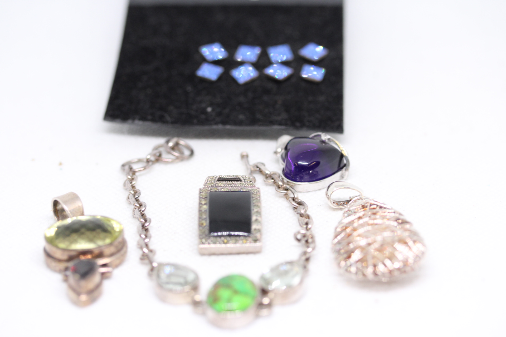 Good collection of silver jewellery