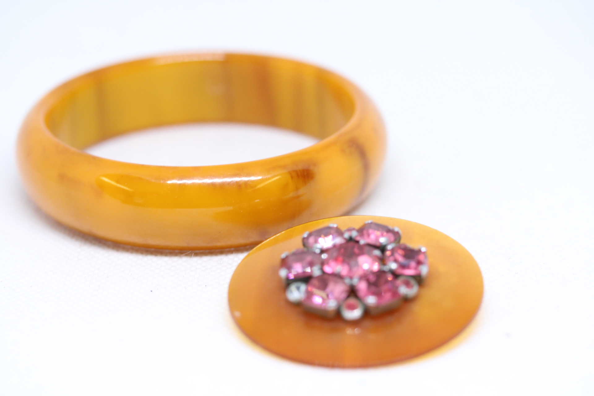 Vintage butterscotch Bakelite bangle & pin brooch