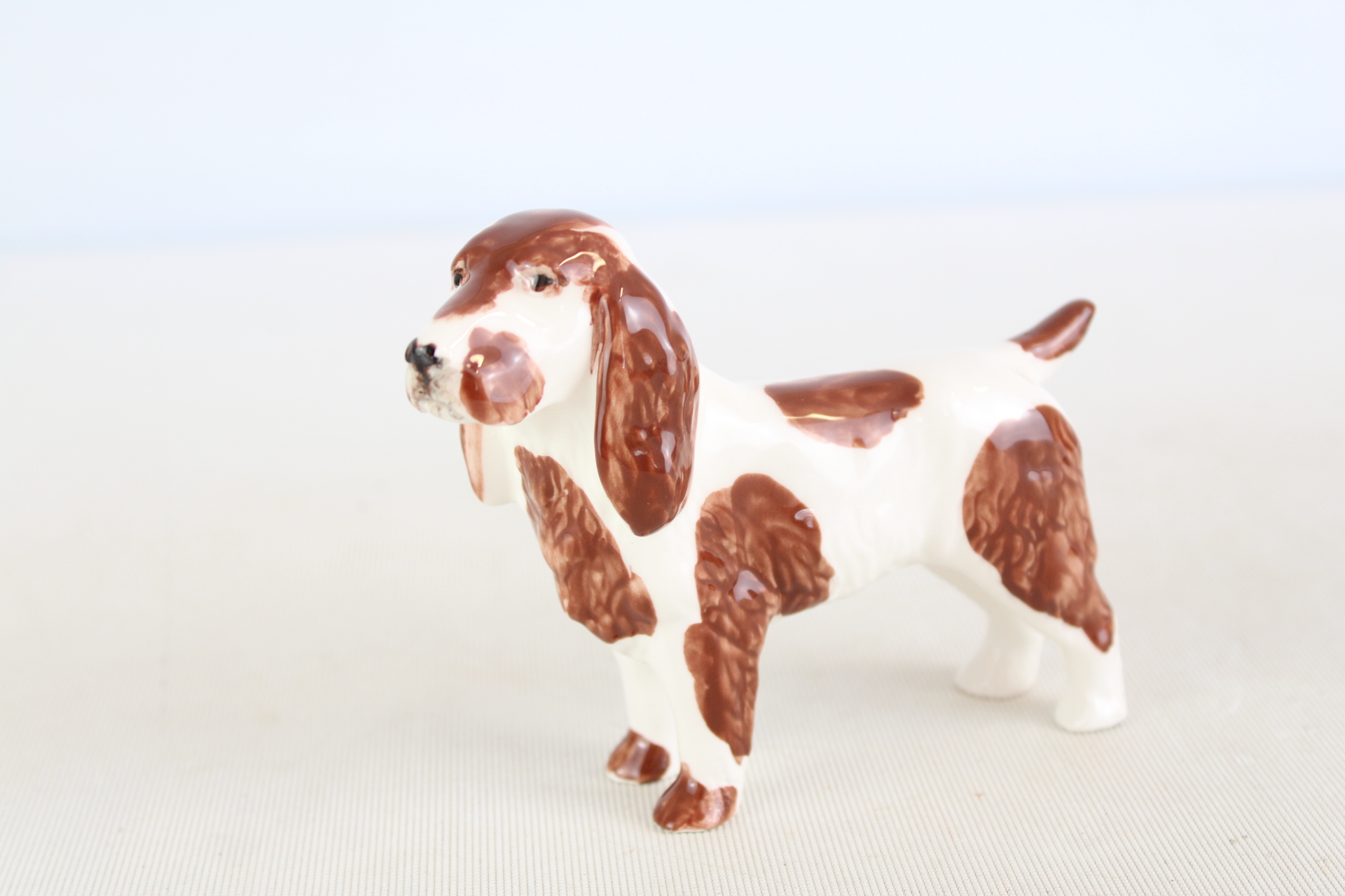 Anita Harris spaniel dog signed in gold