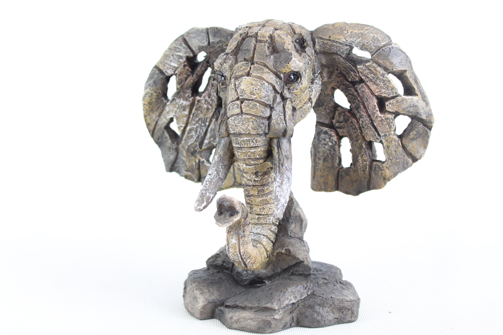 Edgestyle elephants head