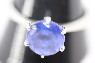 Platinum tanzanite Ring Weight 5.8g Size S approx tanzanite size 3ct