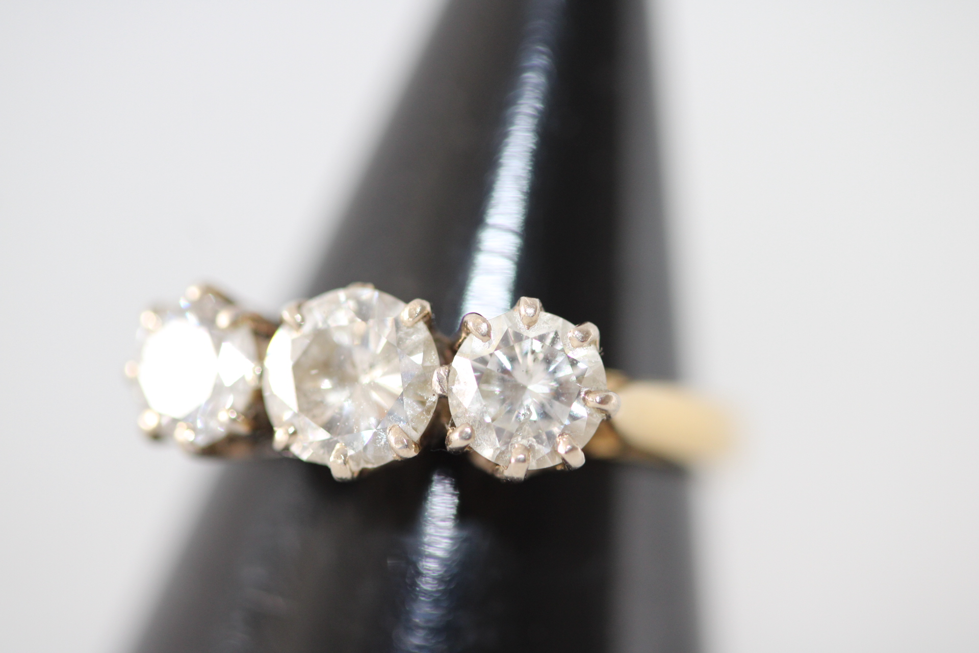 18ct Gold ring Weight 3.2g Size M 1.53ct diamond