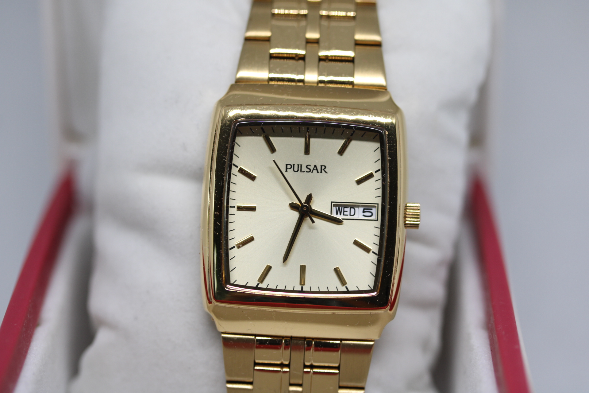 Gents Gold Plated Pulsar Quartz Watch with Day & Date in Box.