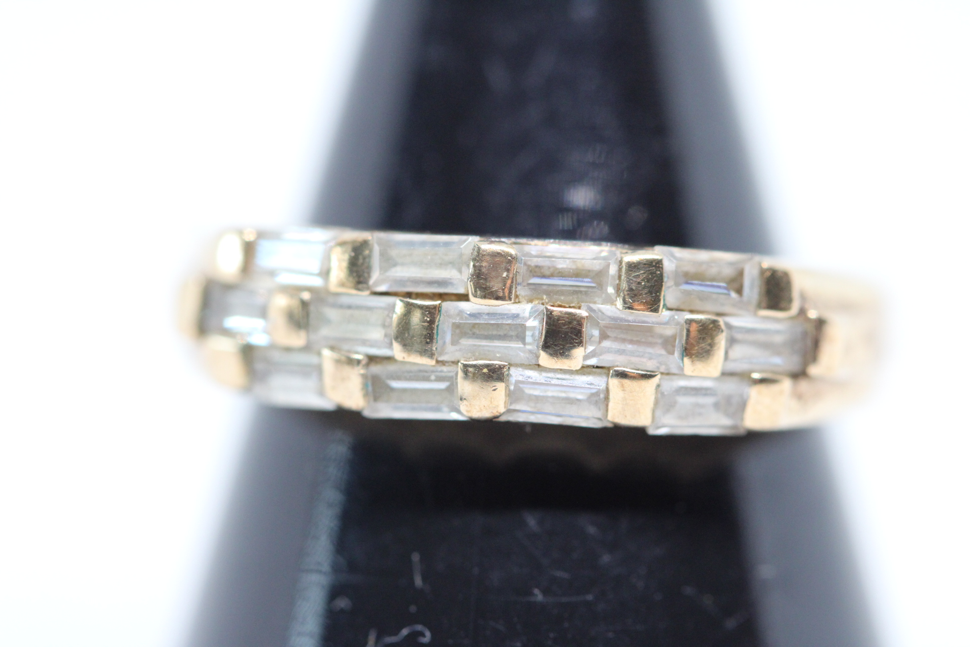 9ct Gold ring set with cz