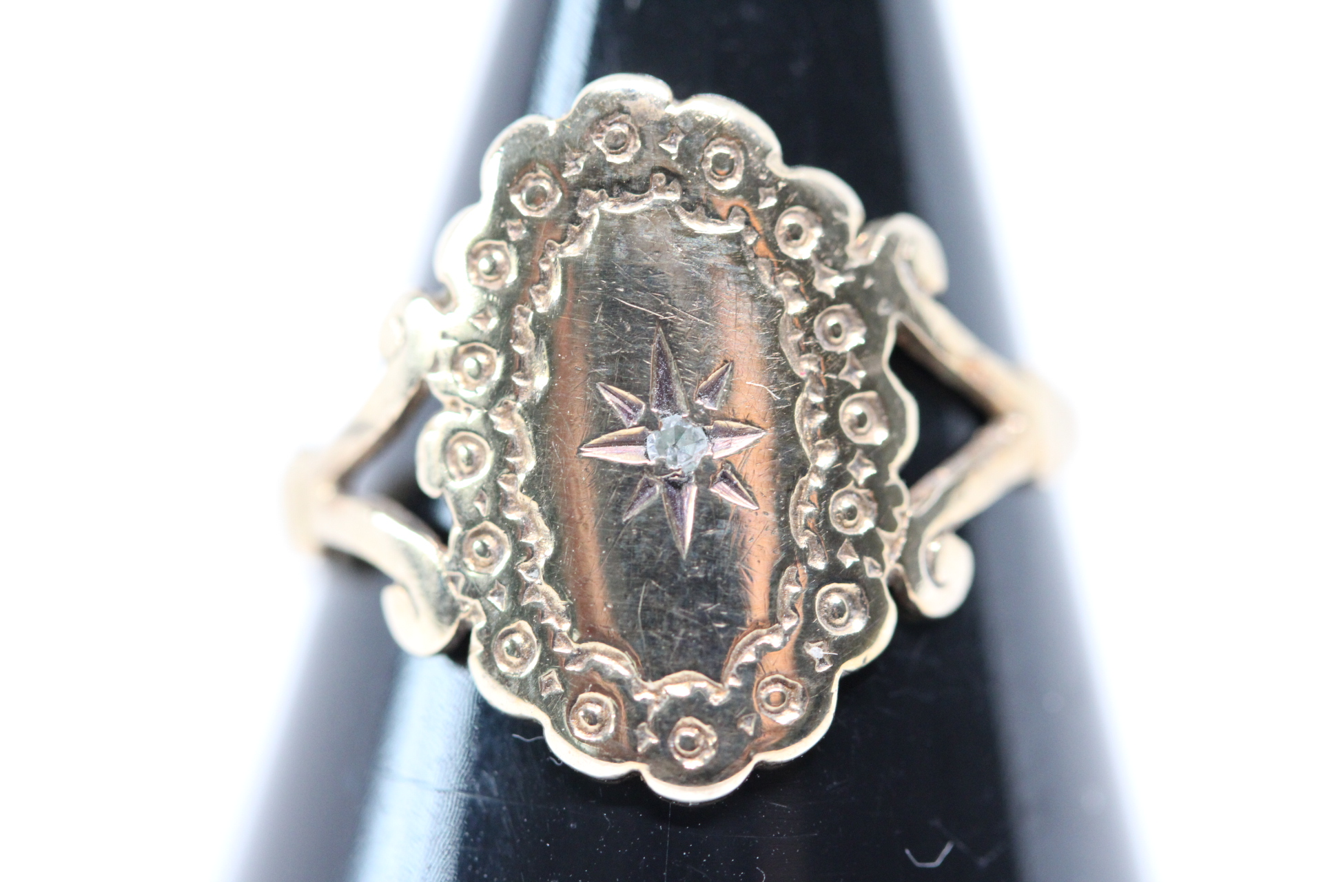9ct Gold ring set with small central diamond Weight 1.9g Size N