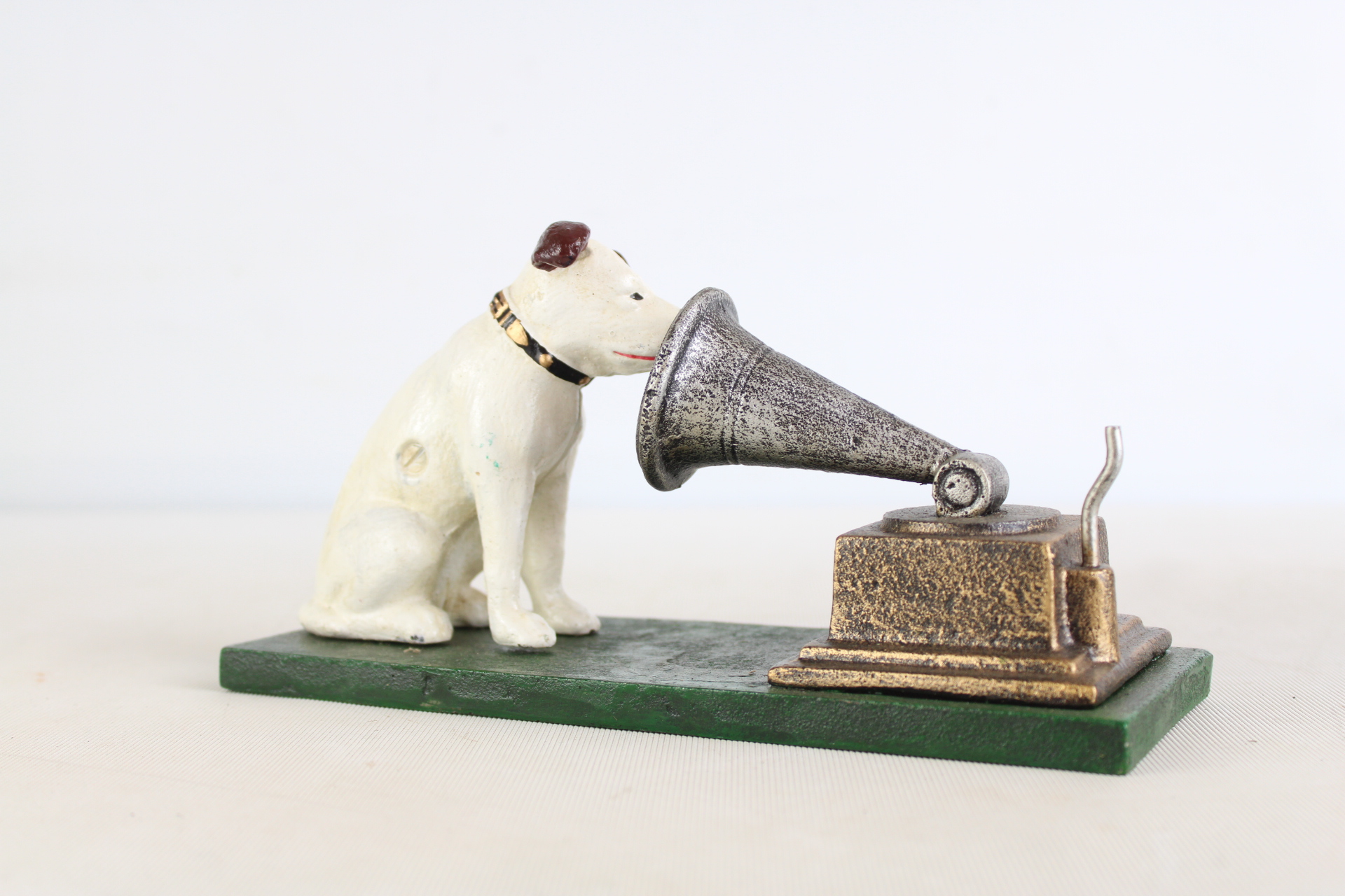 Cast iron HMV nipper dog & gramophone