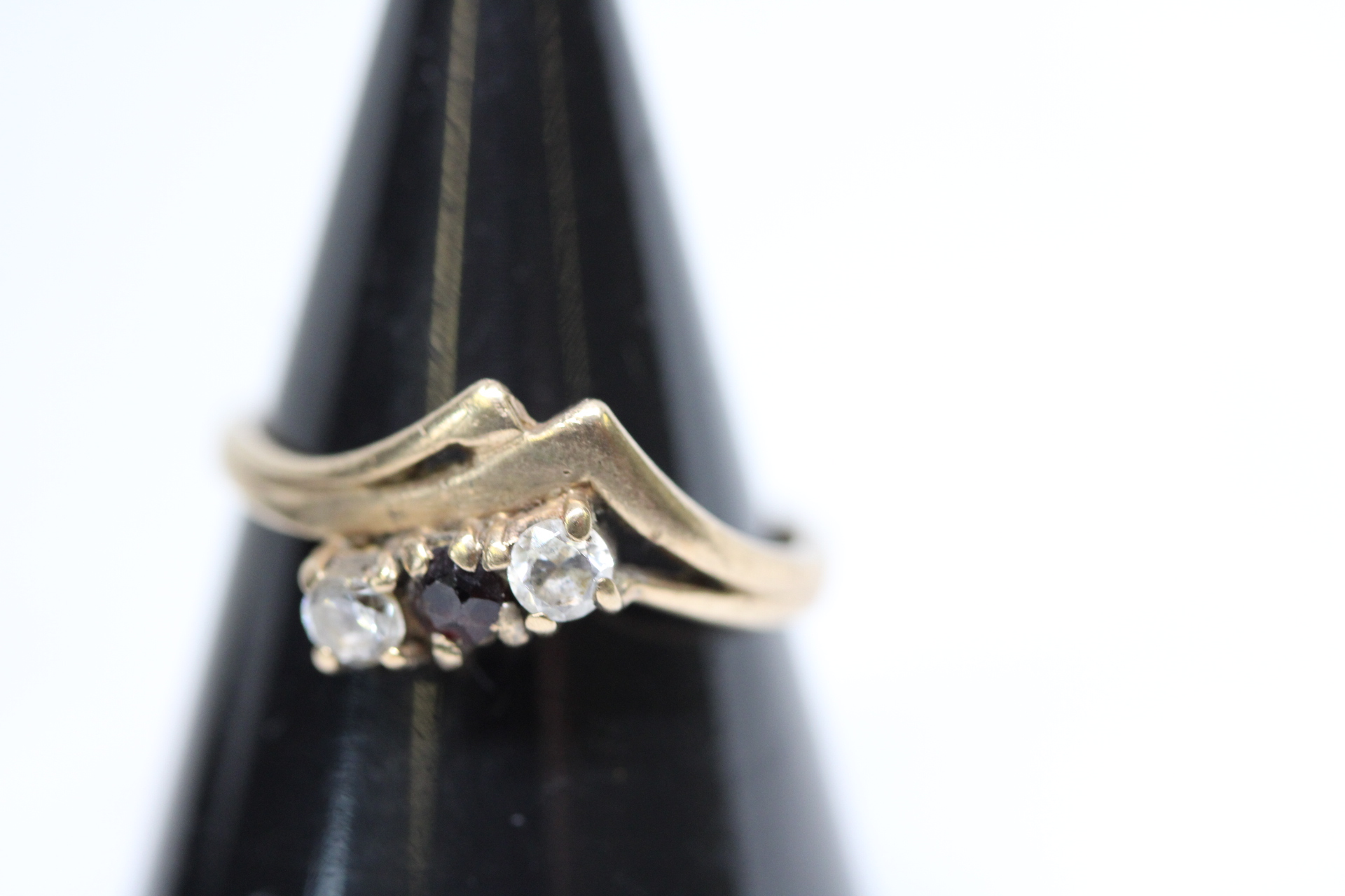 9ct Gold ring set with cz & garnet