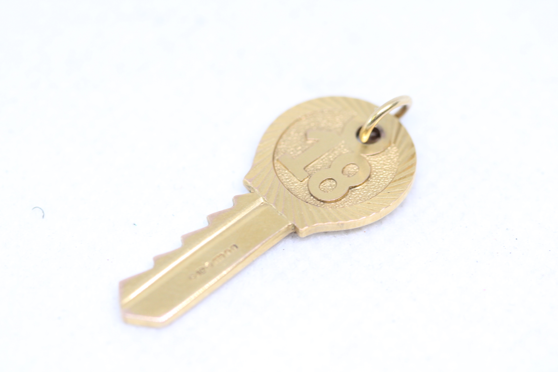 9ct Gold charm/pendant of a key