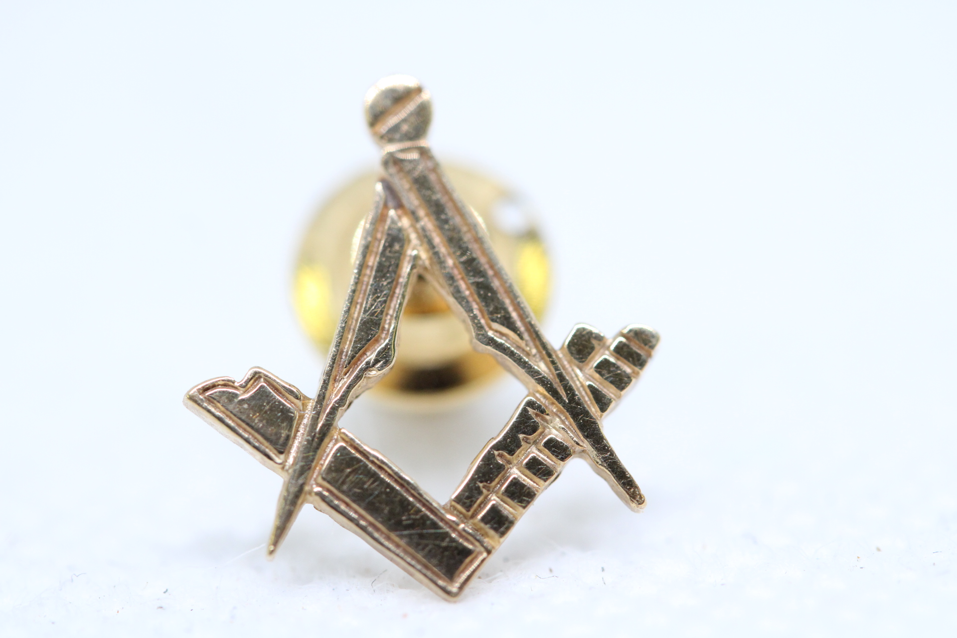 9ct Gold masonic lapel badge