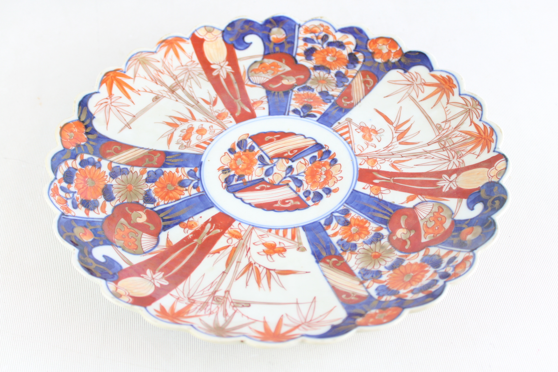 Japanese Imari Porcelain Scalloped Plate Meiji Period