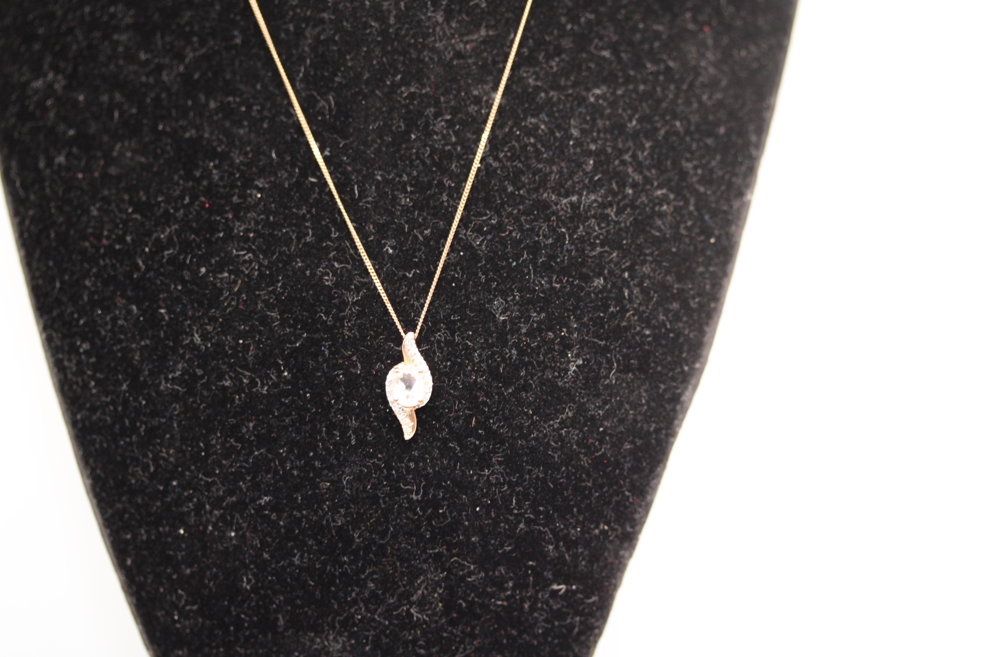 9ct Rose gold chain & pendnant