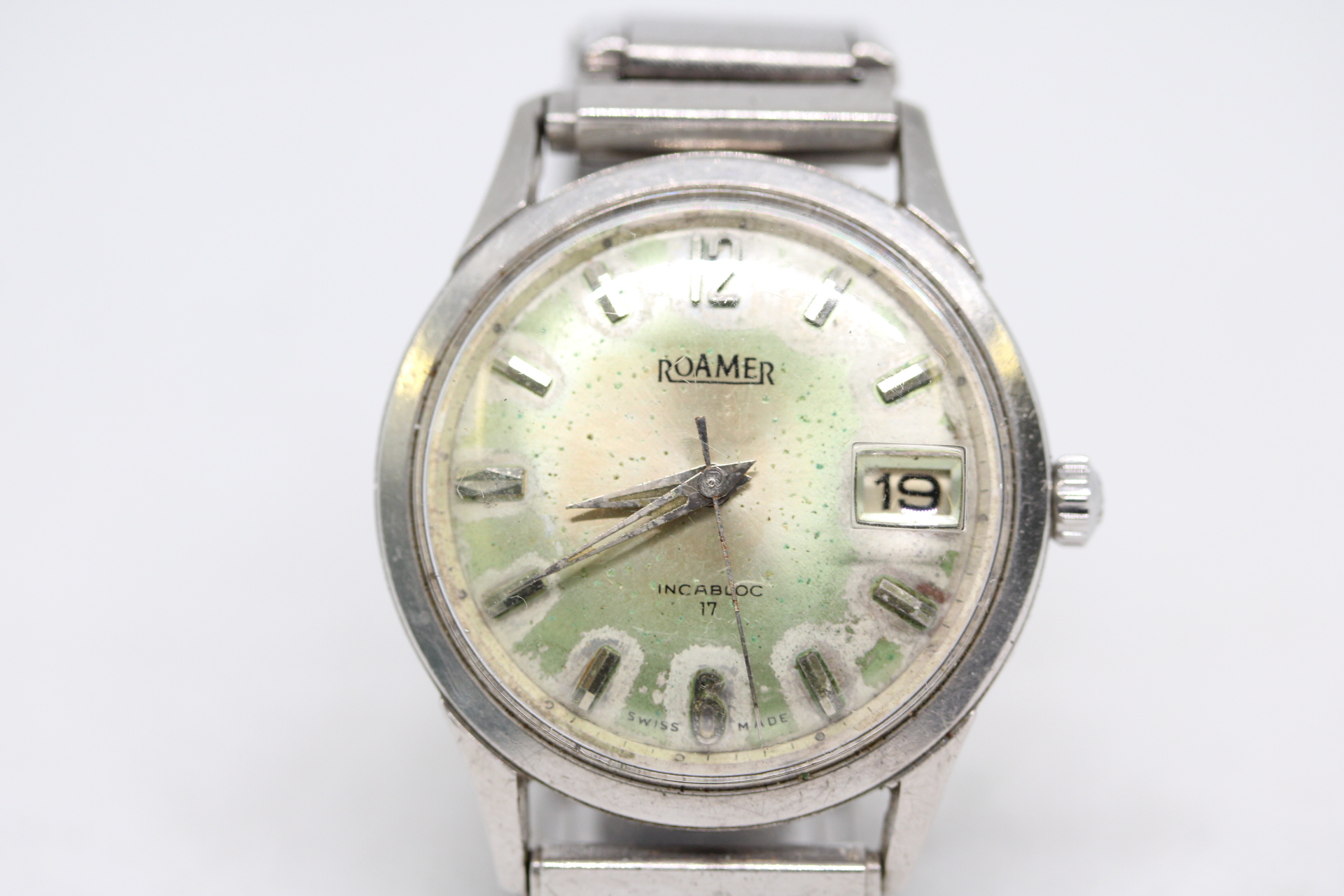 Gents Vintage Roamer Swiss Made Mechanical Hand Wind Watch with Cyclopes Date and Green Patina Silver Dial.