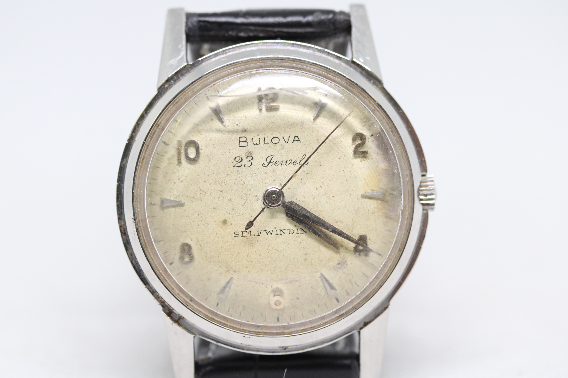 Vintage Bulova 23 Jewels 10 BPAC Self Winding Automatic Watch. The Movement is adjusted in three positions, heat and Cold, and Iso chronism.