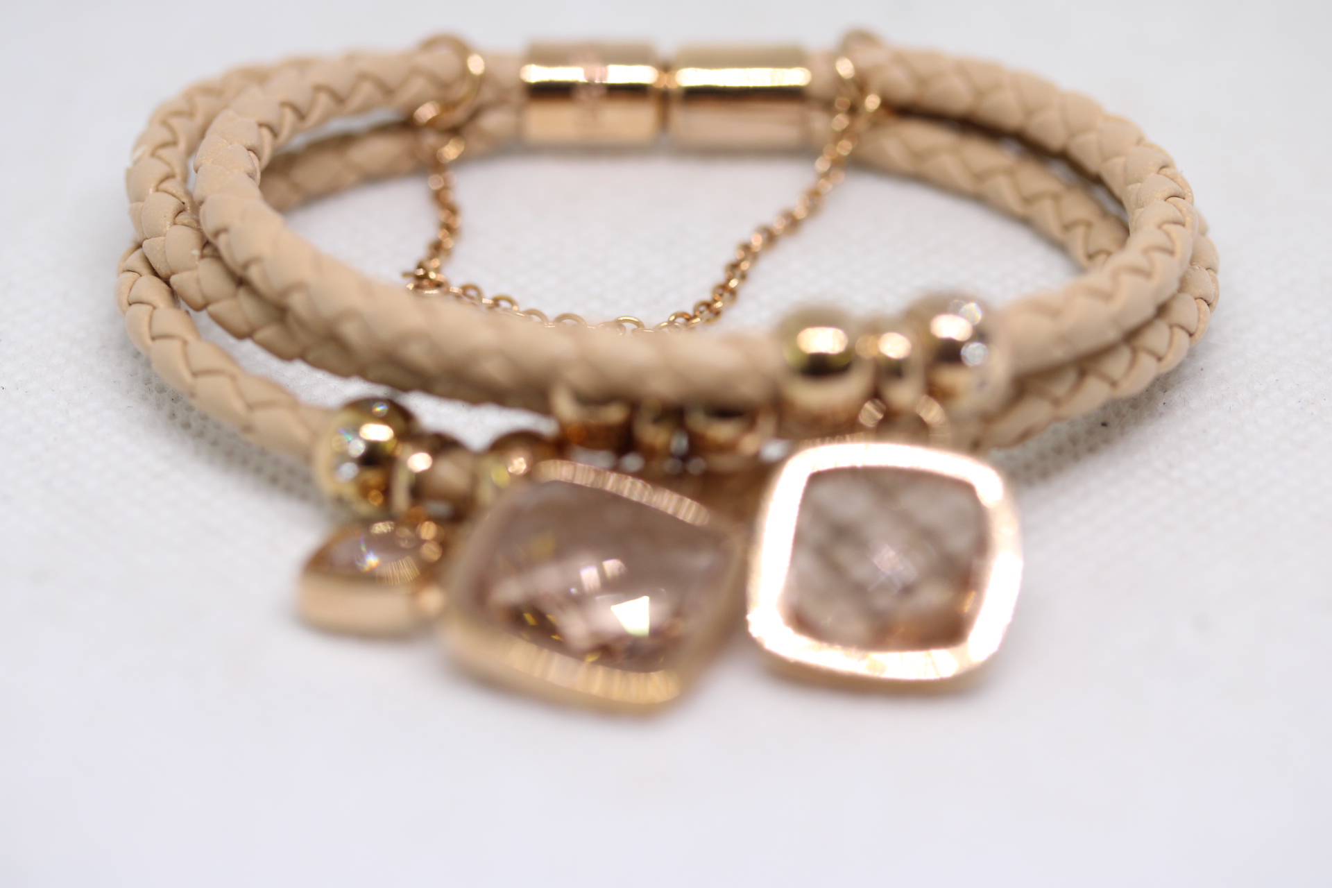 Stunning Ladies Bracelet with Alternate Sized Stones.