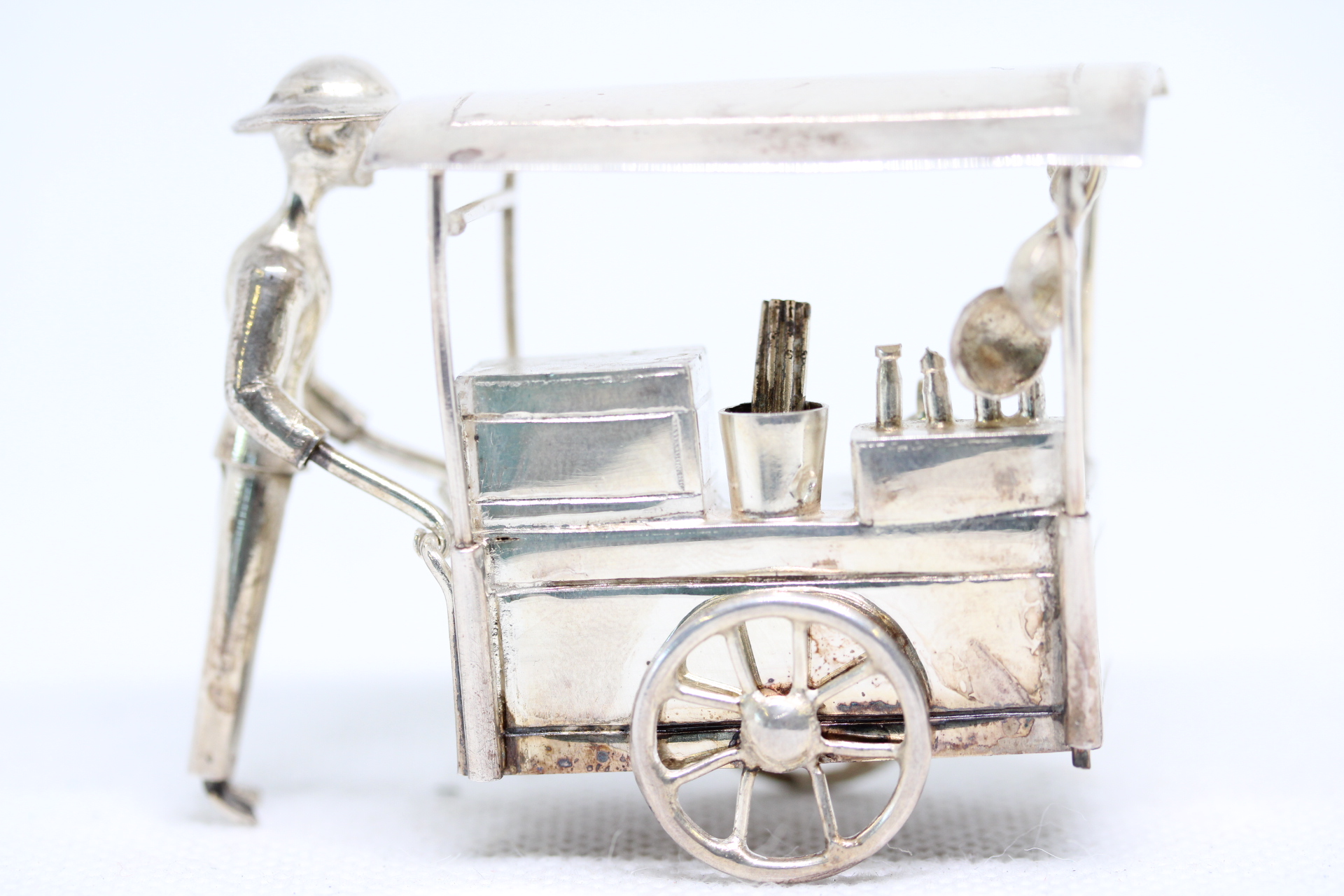 925 Silver oriental food seller Weight 46g Height 5 cm Width 7 cm