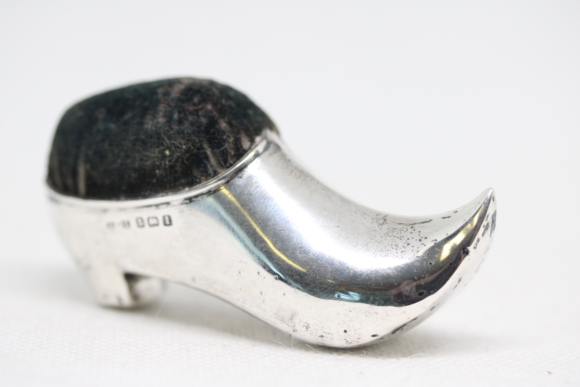 Silver clog pin cushion A & J Zimmerman Birmingham 1910 Length 7cm
