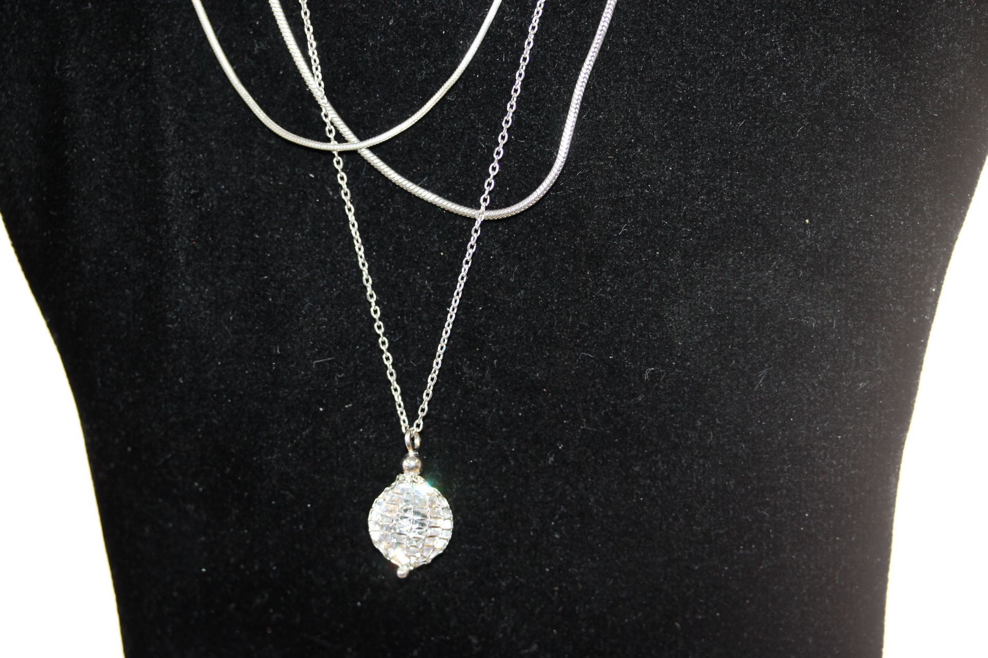 3x Silver chains - 1 with pendant