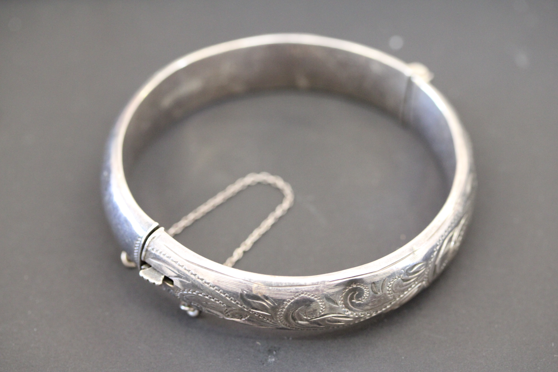Silver bangle Birmingham 25g