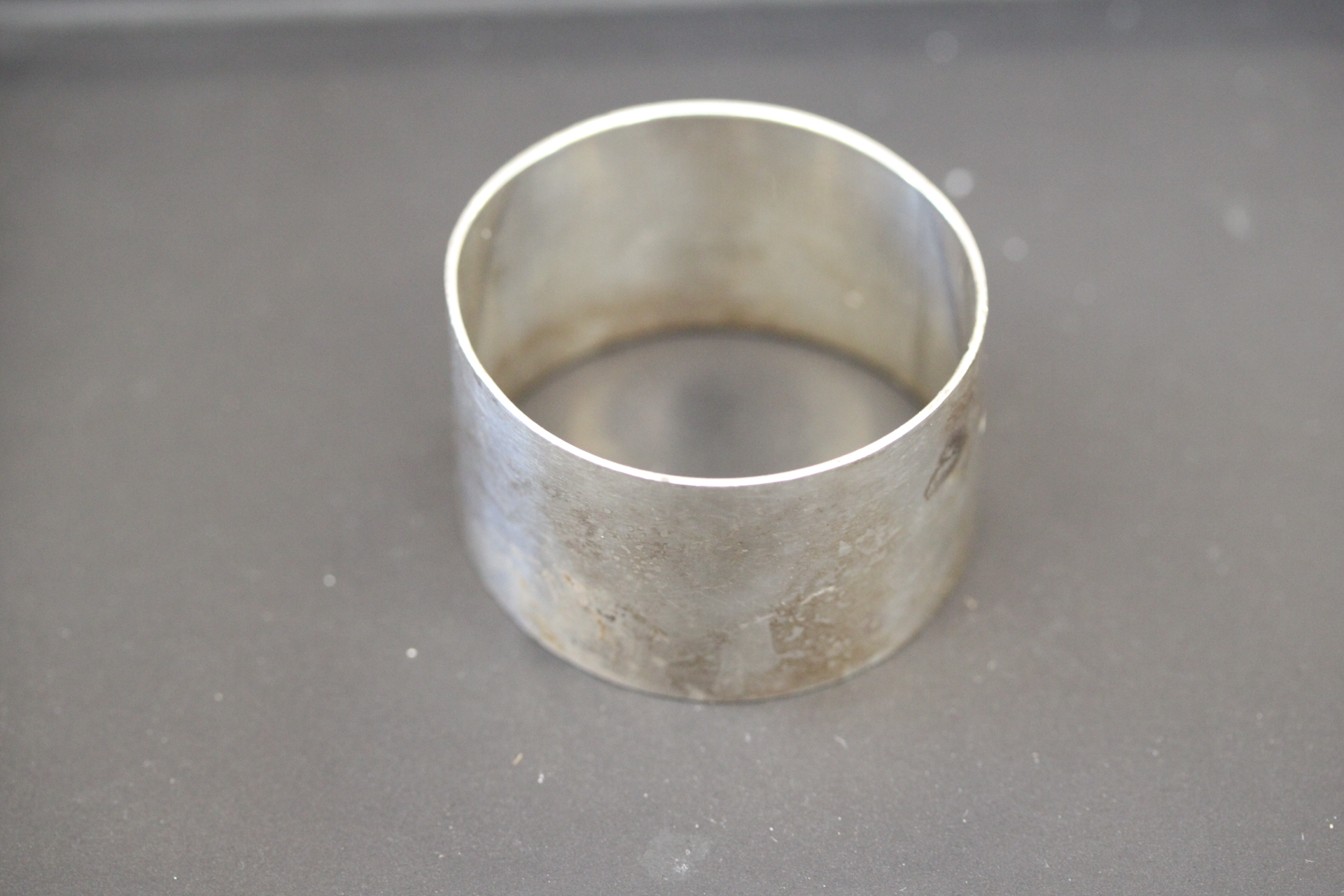 Silver napkin ring London 32g