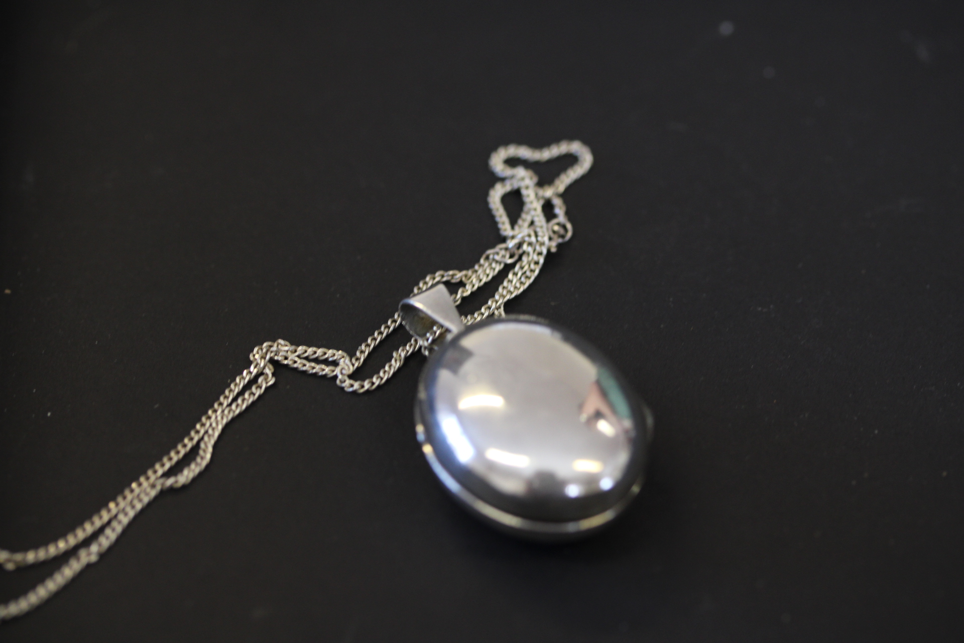 Silver locket & chain 26g
