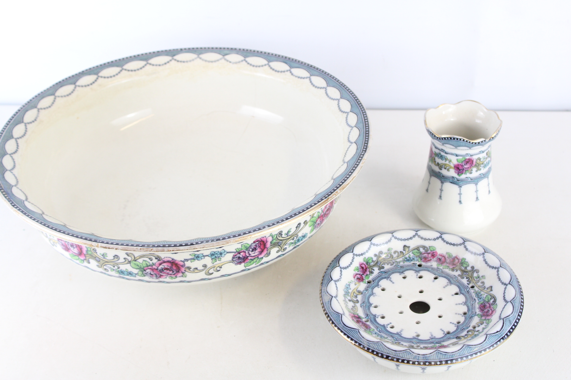 A Trio of Keeling and Company Losol Ware Beaufort Pattern Ceramic Wash Set Components