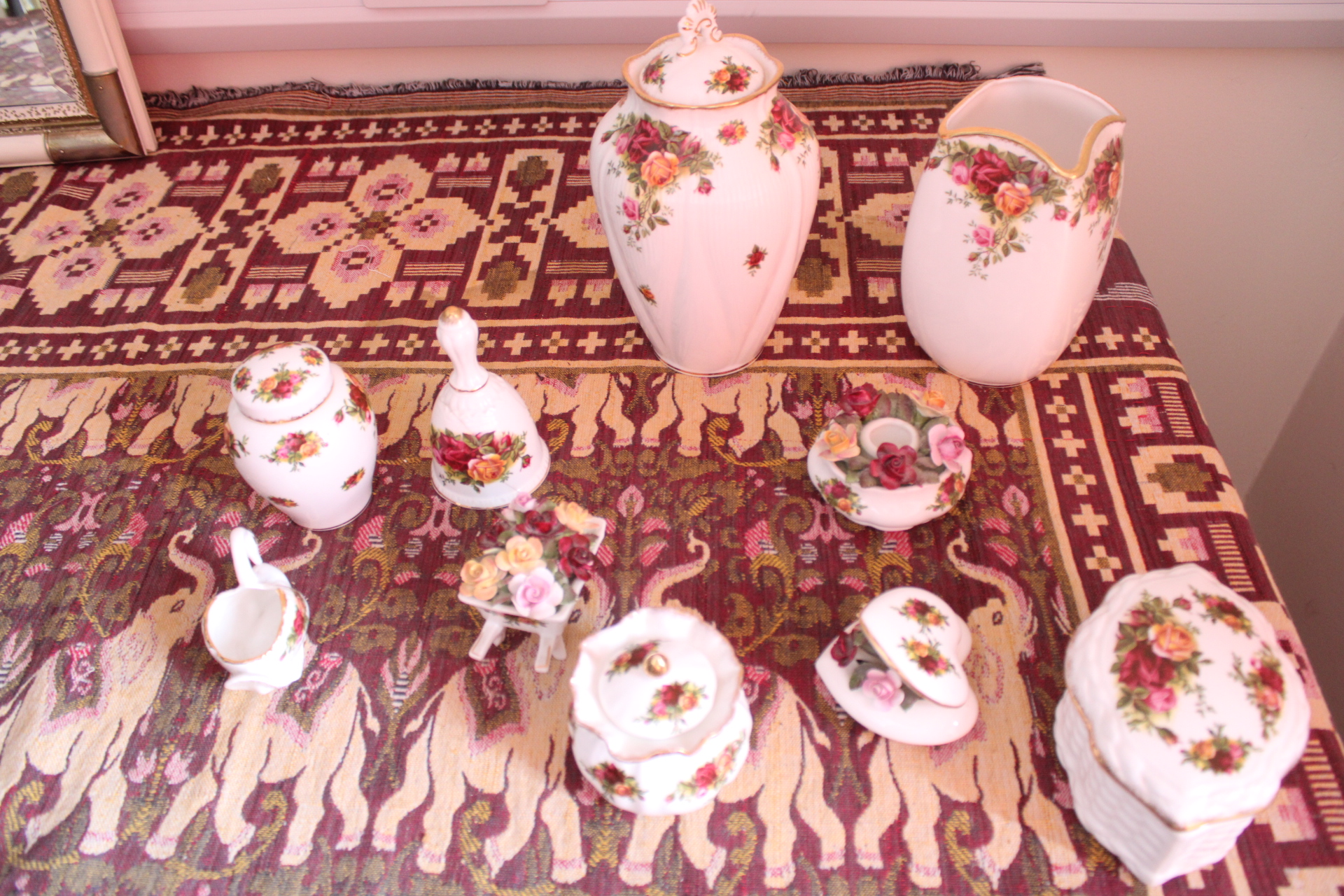 A Set of Ten Royal Albert Old Country Roses Bone China Decorative Items and Miniatures